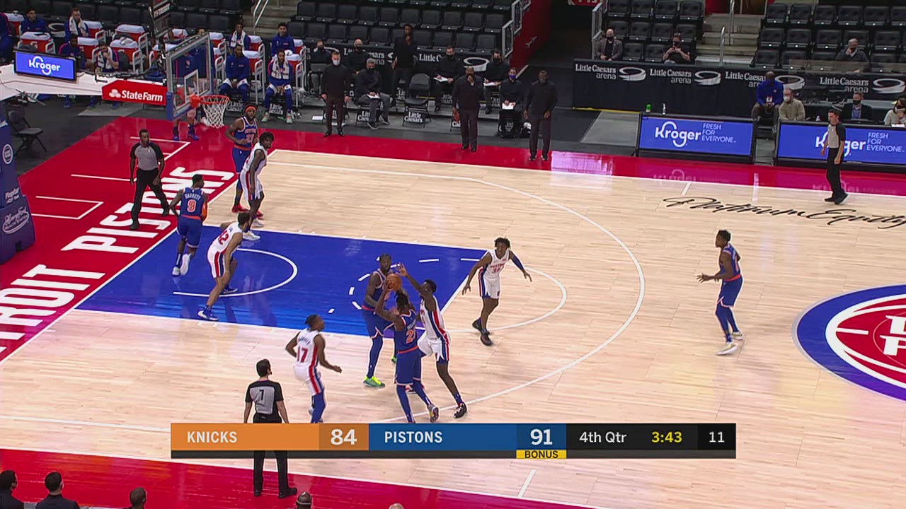 Challenge OOB Knicks Pistons NBA Official
