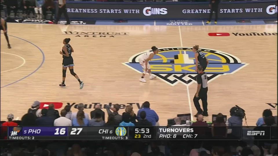 The Chicago Crowd Was Hyped During Game 3 (October 15, 2021)