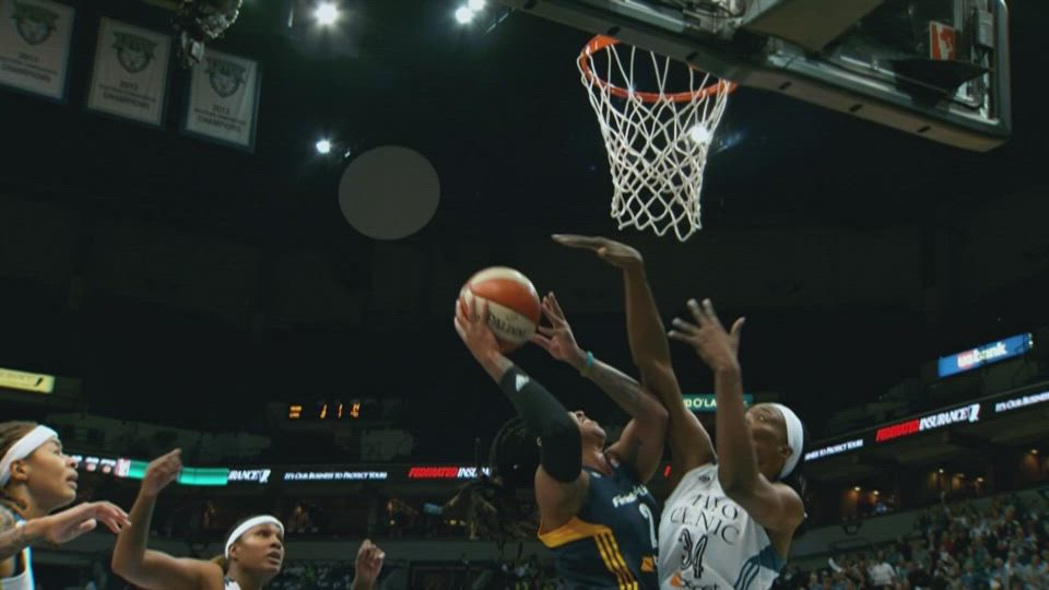 sylvia fowles dunk